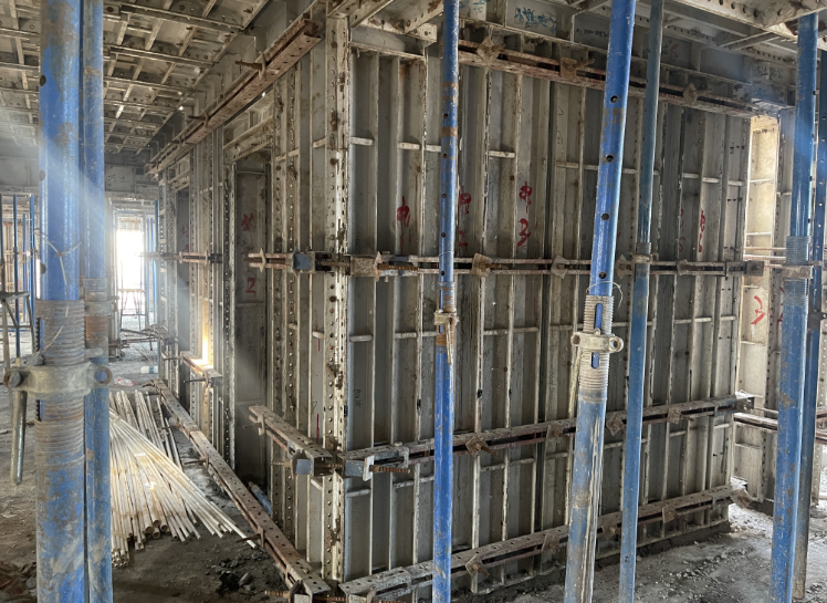 河北天建鋼結(jié)構(gòu)股份有限公司鋁合金模板鋼背楞施工